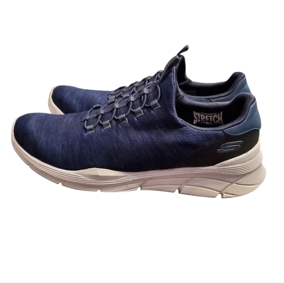 Skechers Men's Relaxed Fit Memory Foam Slip On Walking Athletic Sneakers 12 - Picture 4 of 8